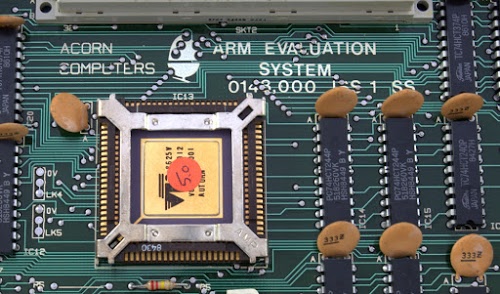 The ARM1 processor chip installed in the Acorn ARM Evaluation System. Original photo by Flibble, https://commons.wikimedia.org/wiki/File:Acorn-ARM-Evaluation-System.jpg, CC BY-SA 3.0.