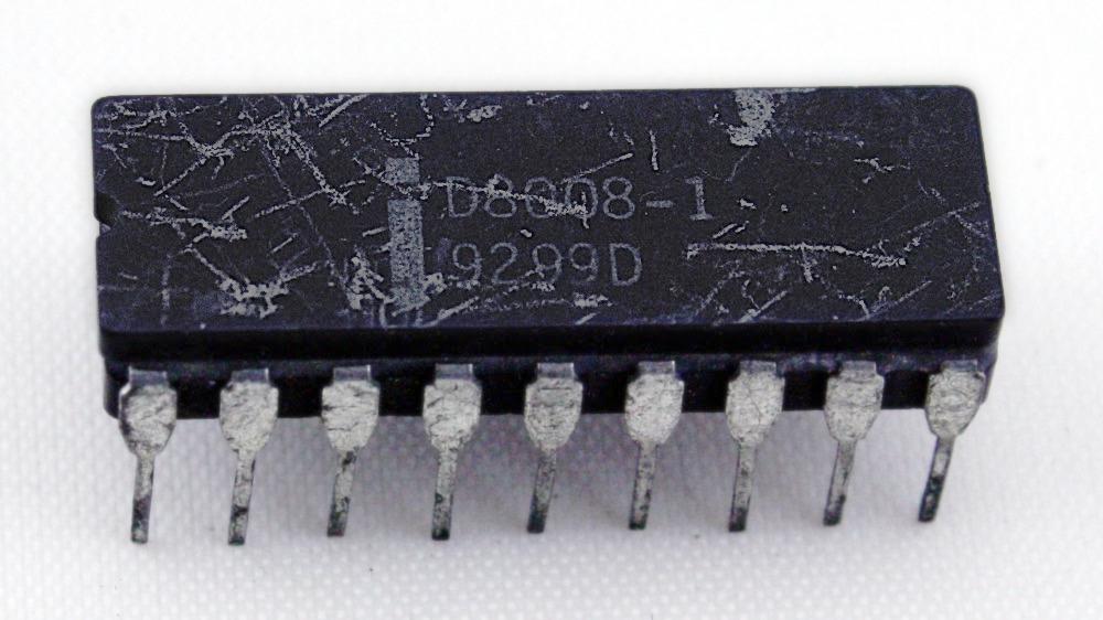 An 8008 integrated circuit in an 18-pin DIP (dual inline package). The package is very scratched, but I didn't see the point in paying for mint condition for a chip I was immediately going to decap.