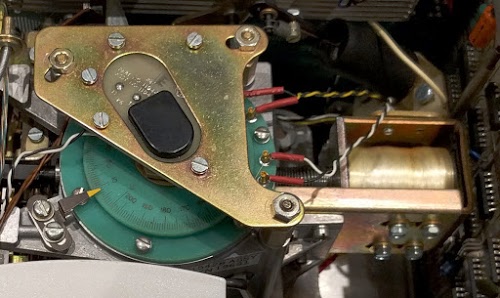 Inside the Diablo disk drive, the turquoise sector indicator shows the drive has seeked to sector 8.