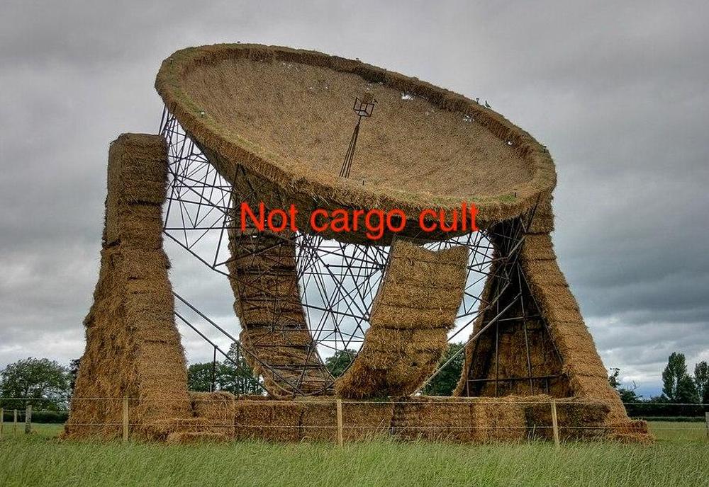 A British farmer created this replica radio telescope. Photo by Mike Peel, (CC BY-SA 4.0).