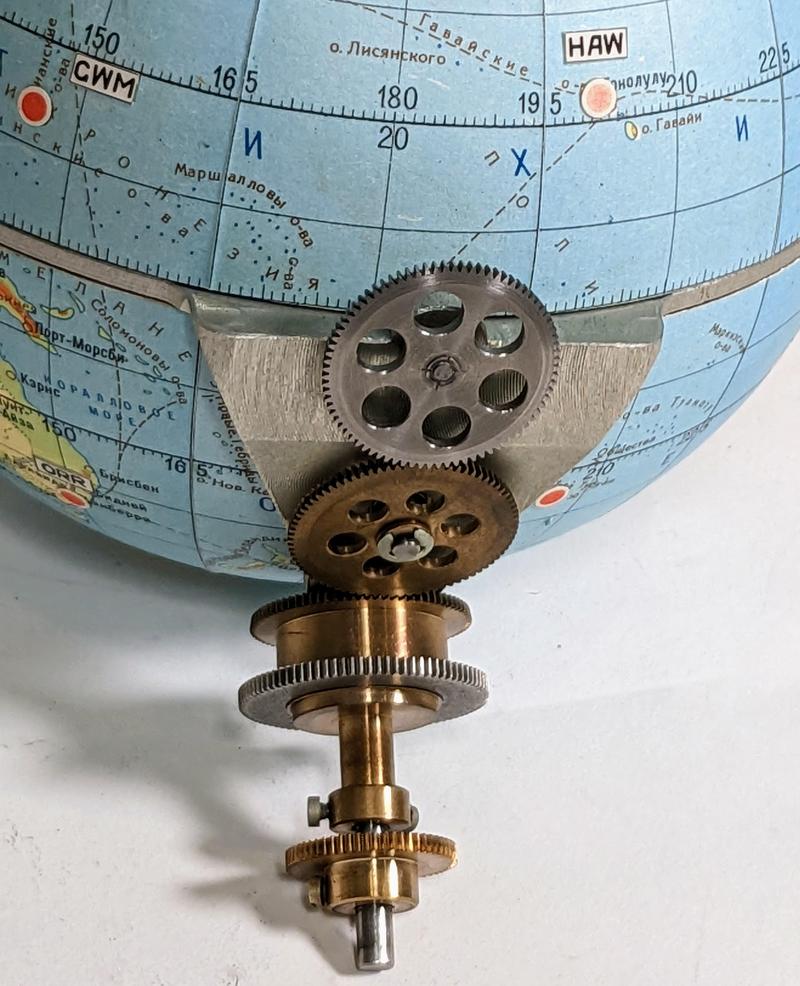 A closeup of the gears that drive the motion of the two halves of the globe around the polar axis, leaving the equator fixed.