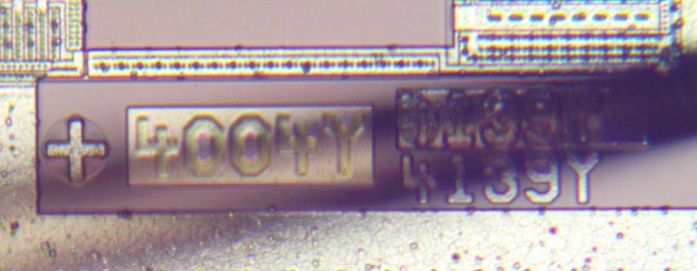 The die shows gate slice 4004Y and part 4139Y (indicating 54139 or 74139). The numbers are slightly obscured by a bond wire.