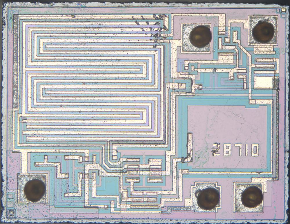 The optical chip. Photo from siliconPr0n, (CC BY 4.0).